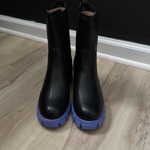 Tinstree Chelsea boots black with blue soles. Size 8